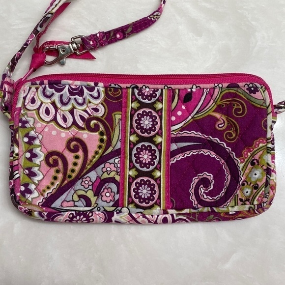 Vera Bradley Very Berry Wristlet Paisley Pink Wallet Clutch - Picture 3 of 12